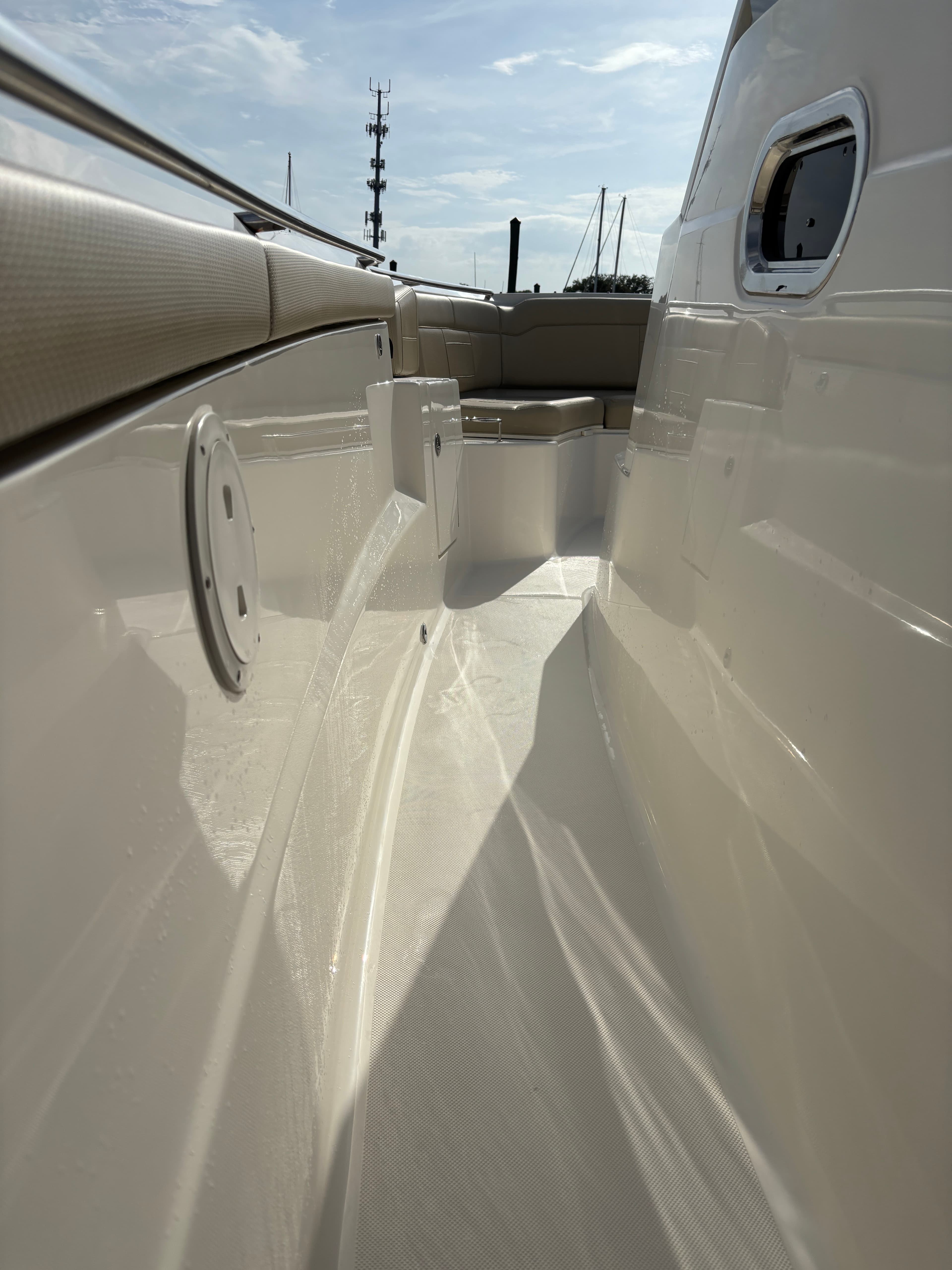 32' Pursuit console and gunwale