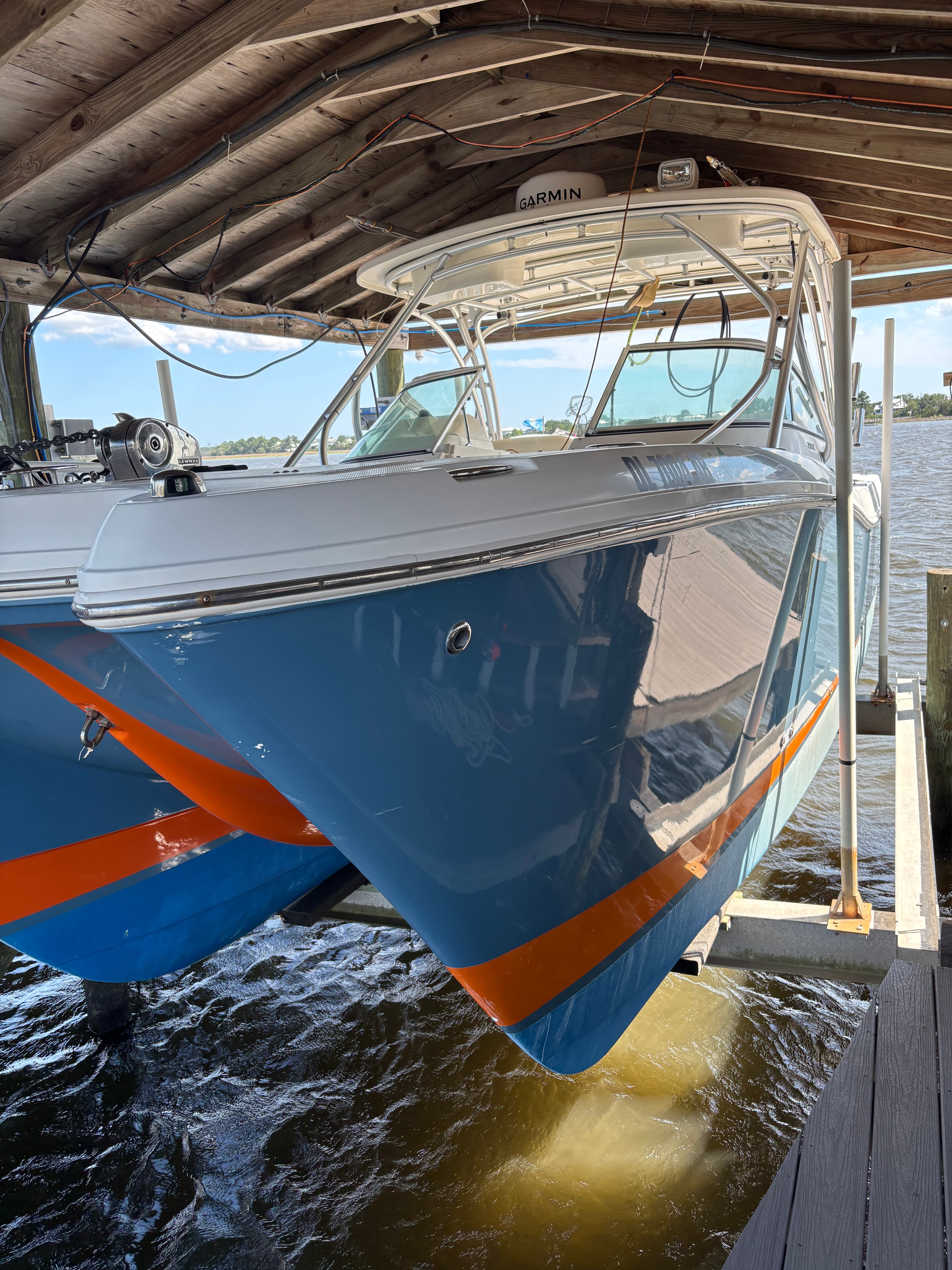32' World Cat detailing