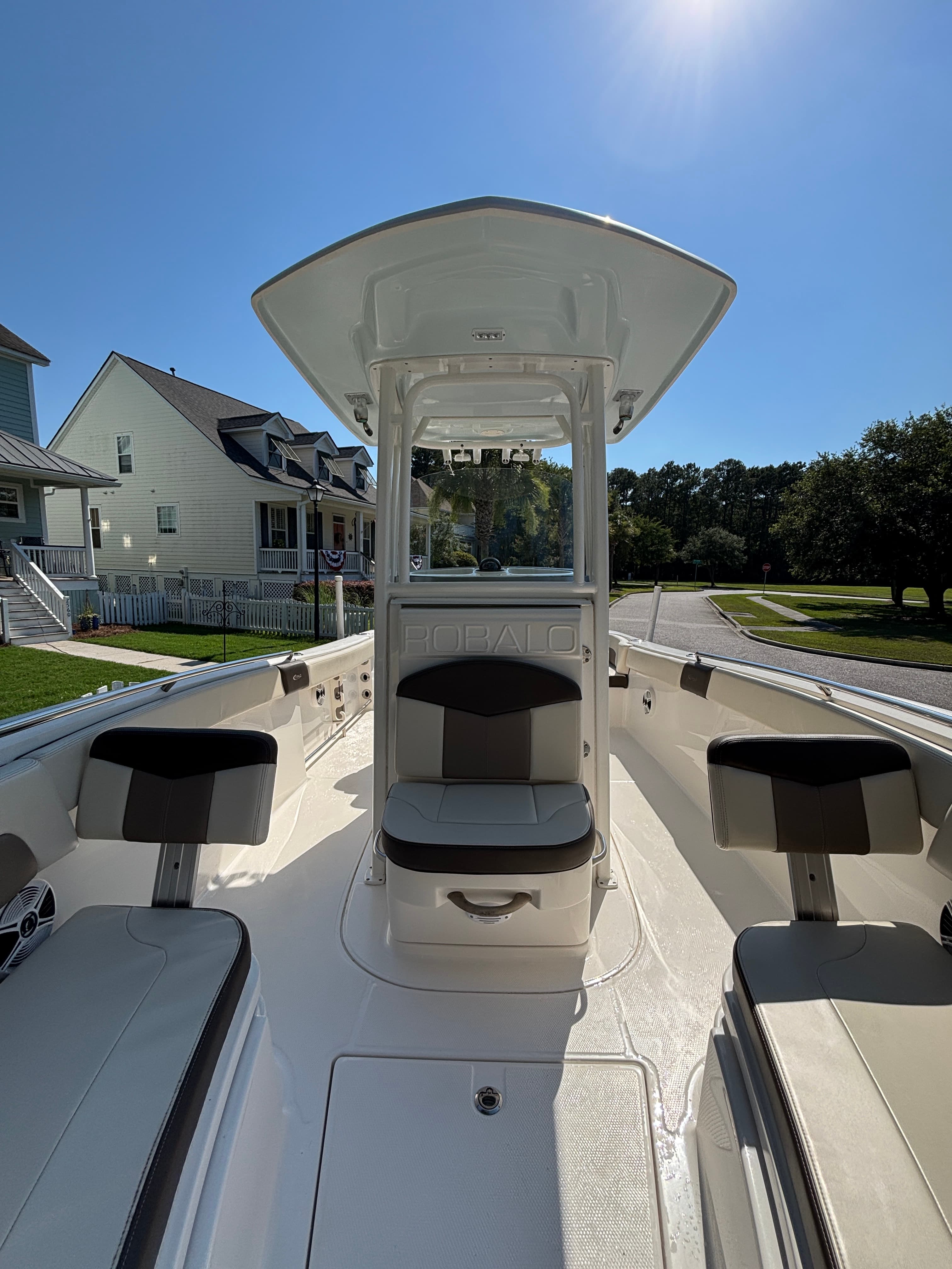 Robalo interior detail