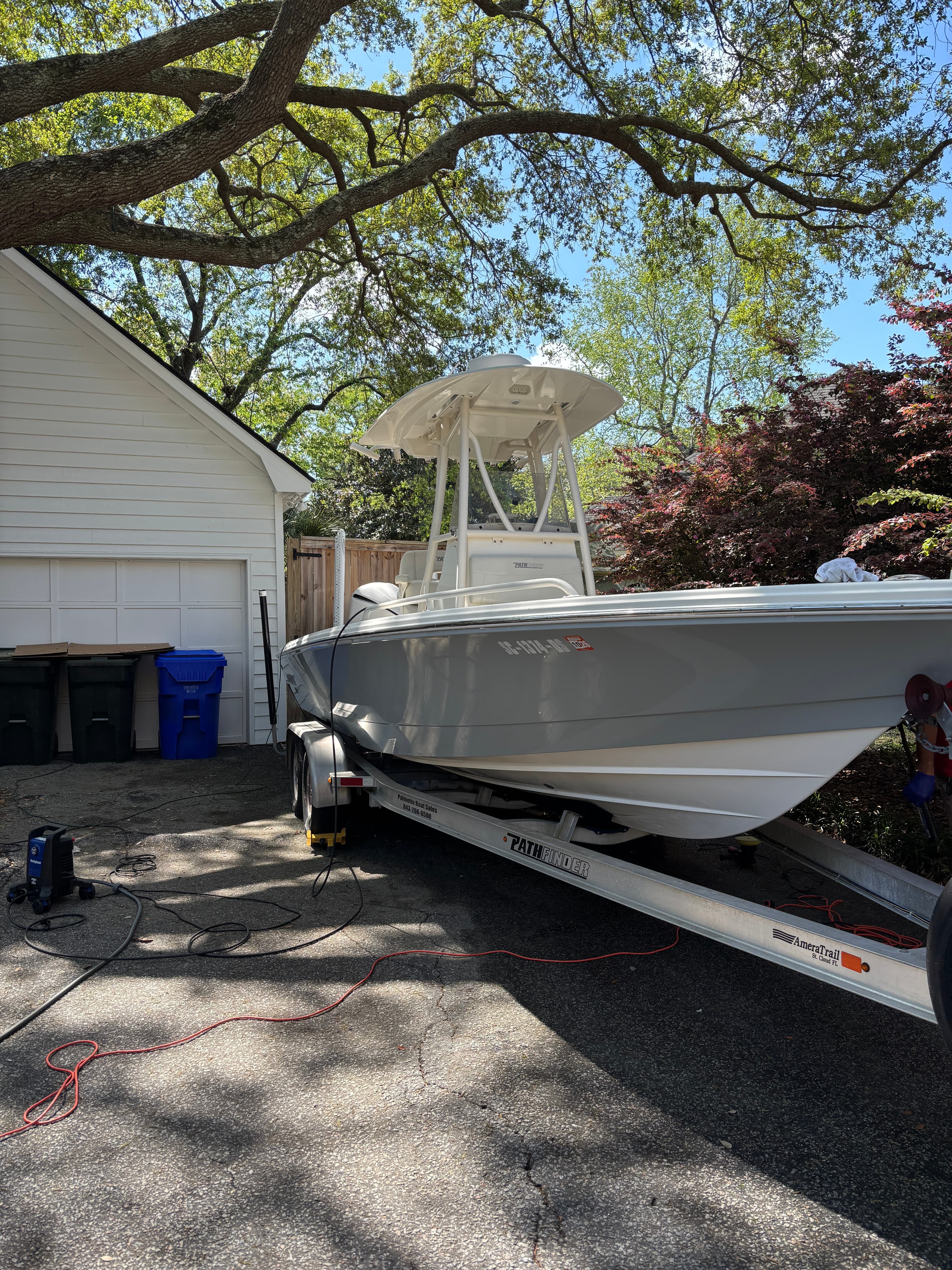 26' Pathfinder bay boat detail