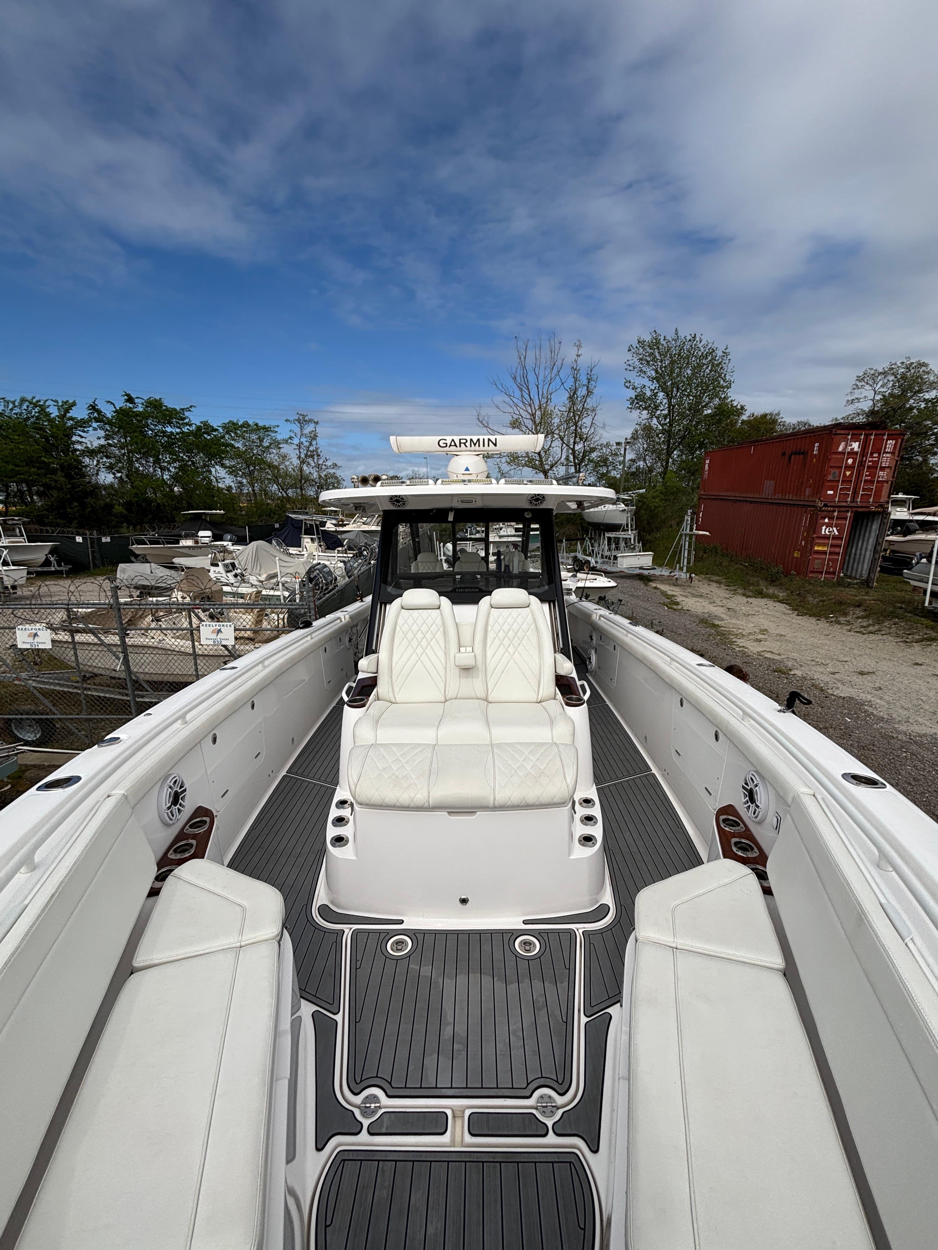 40' Edgewater — detailed deck
