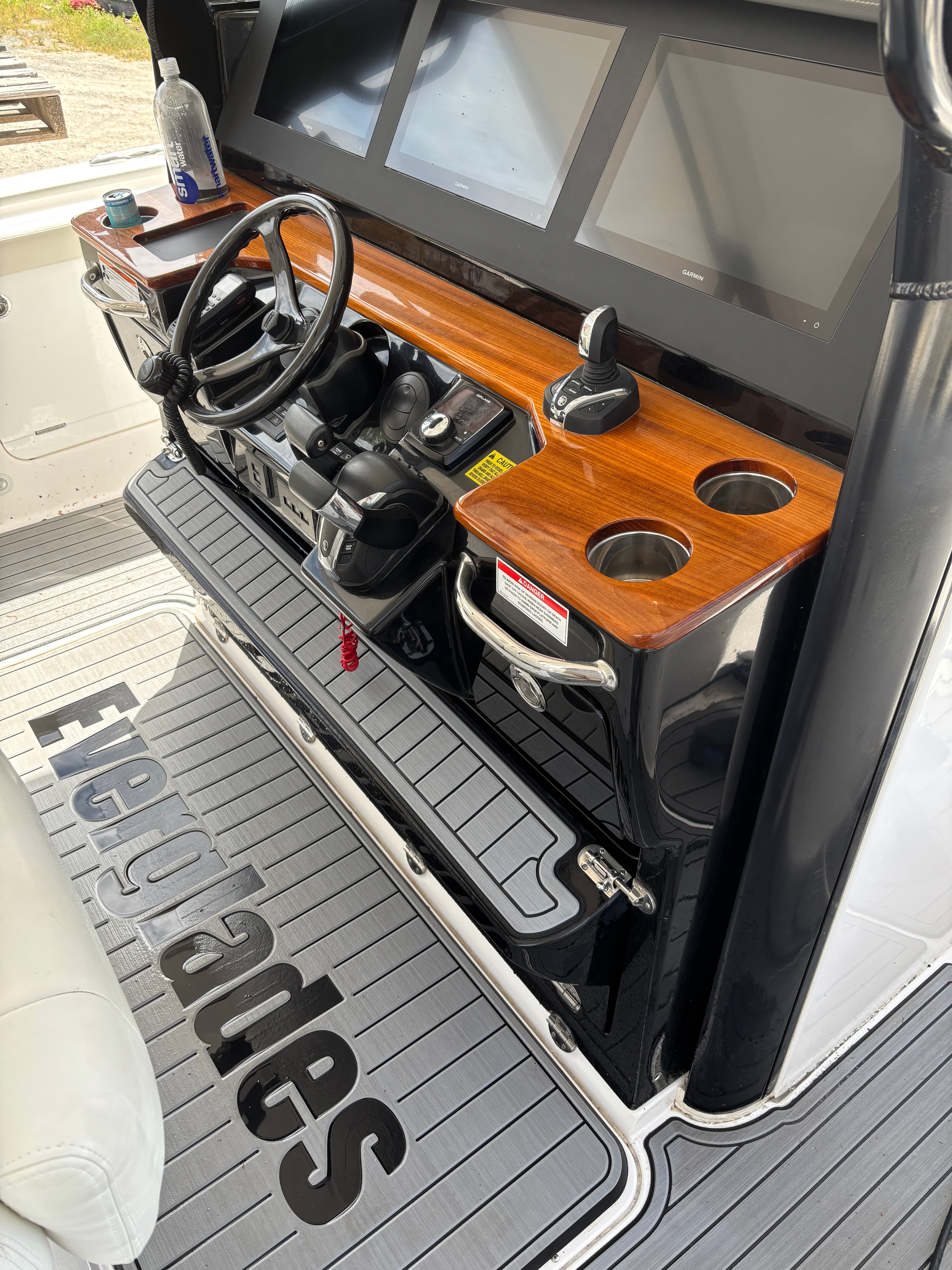 40' Edgewater — interior detail